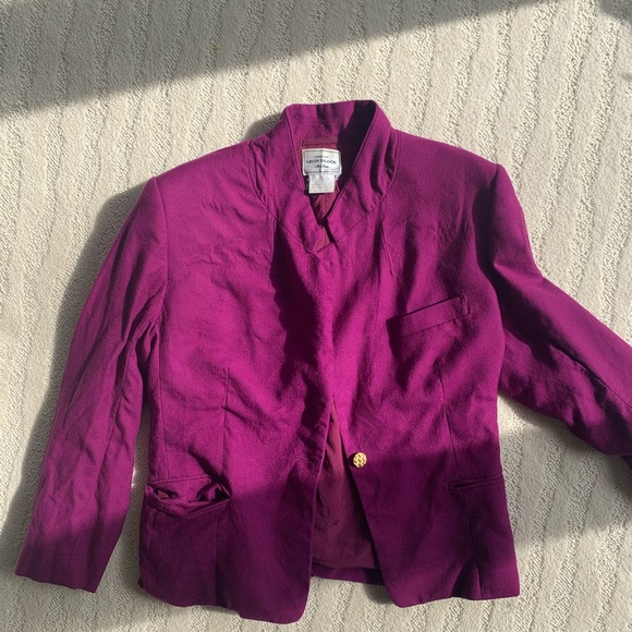 Beautiful magenta blazer by designer leon block - Picture 3 of 4
